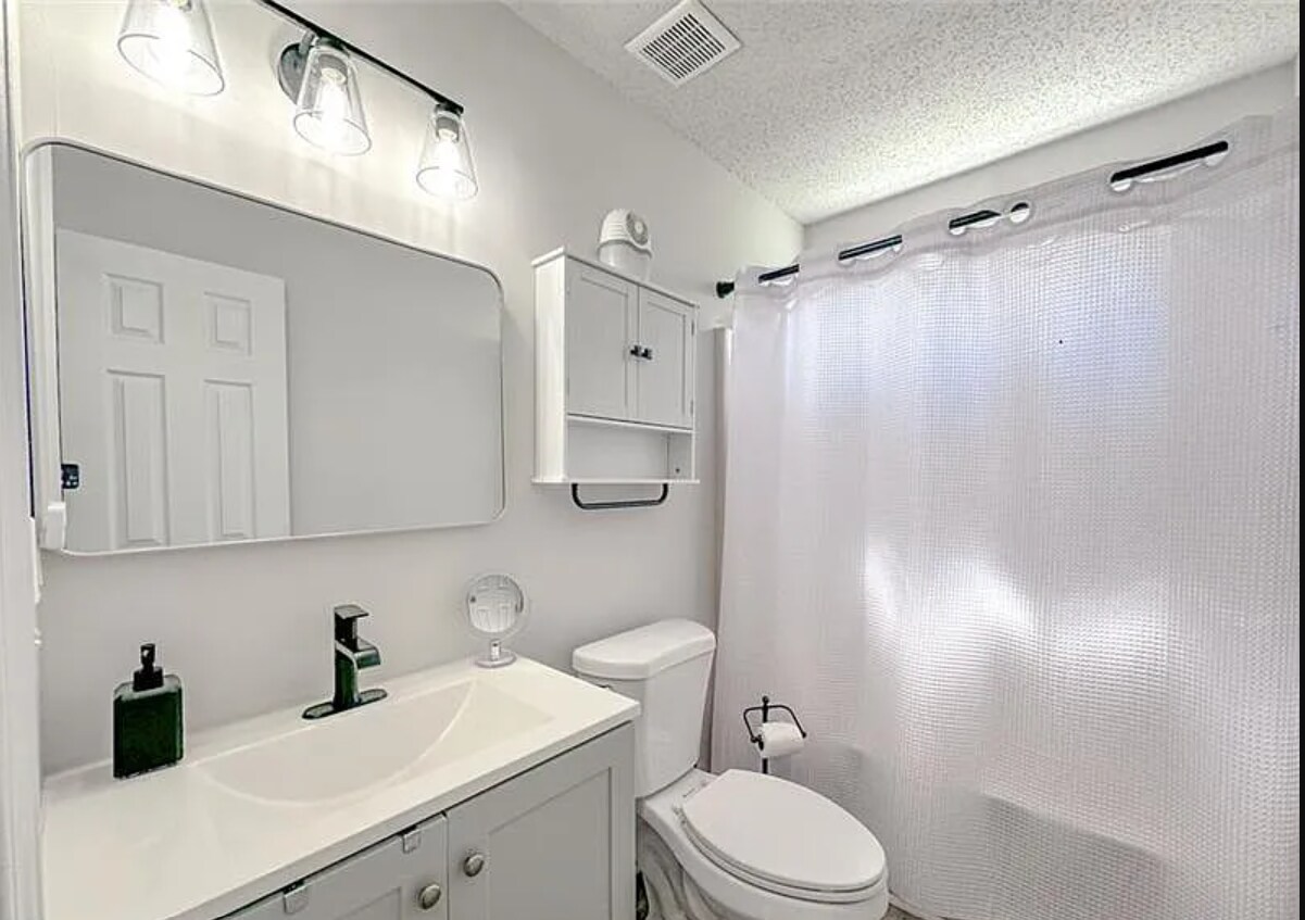 Building Photo - 354 Shoal Ct