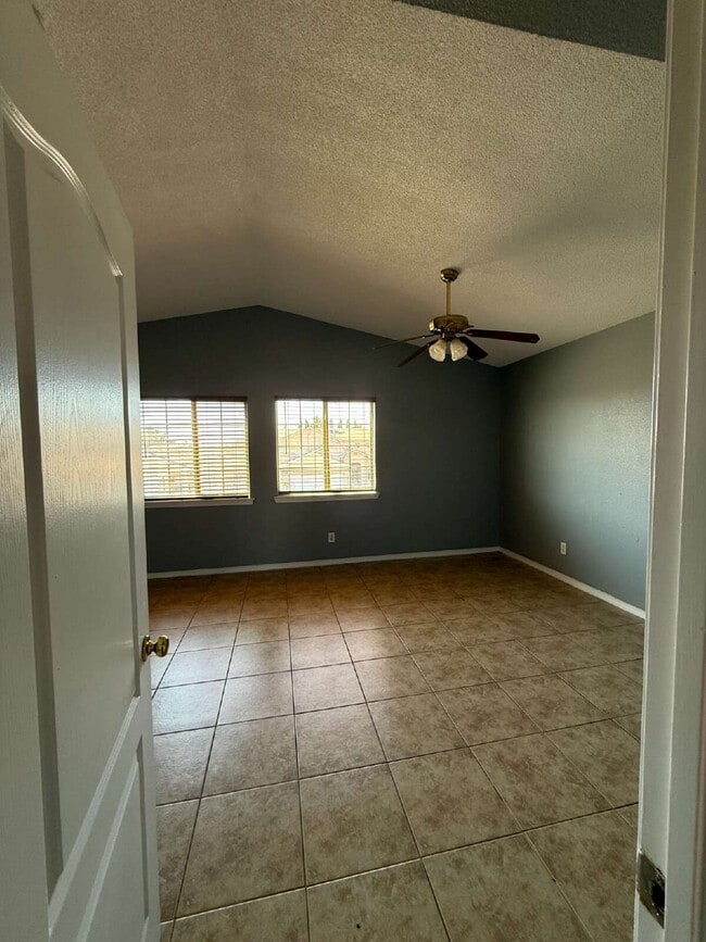 Building Photo - 14157 Tierra Delfin Dr