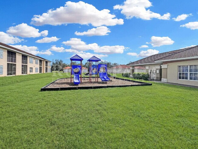 Building Photo - First-Floor 2 Bed, 2 Bath with In-Unit Washer & Dryer – Everyday Living Made Easy at Castilla Cir...