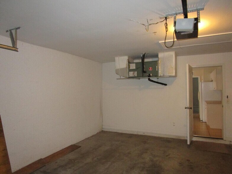 Building Photo - Coming mid July  3/2  Home