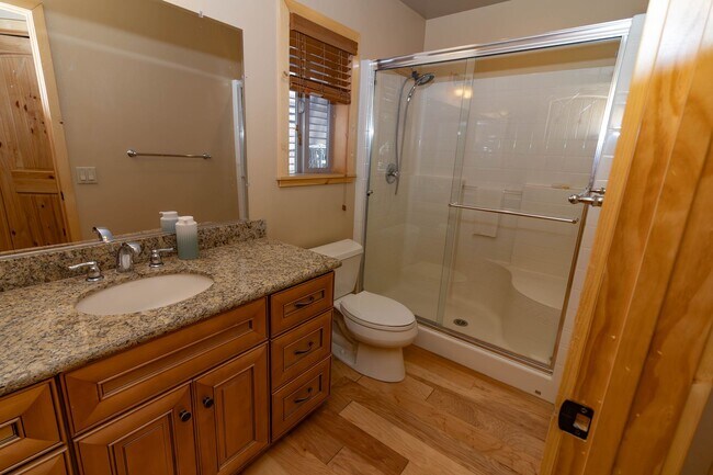 Building Photo - Comfy Getaway on Temple Ln.