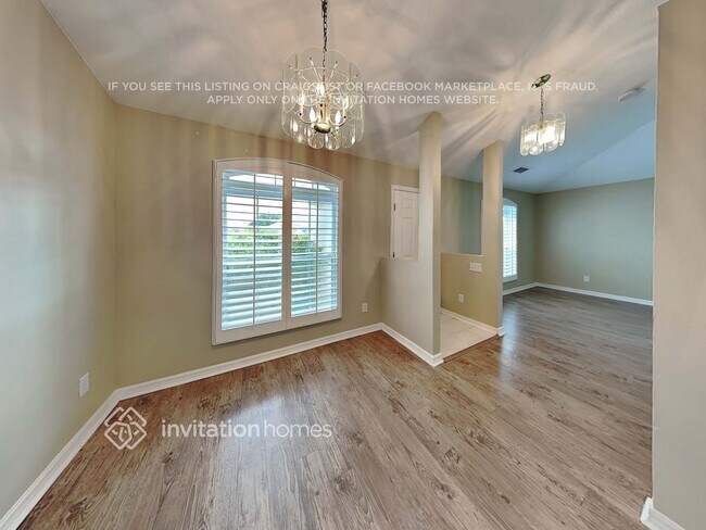 Building Photo - 5816 33rd Dr E