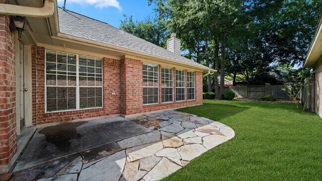 Building Photo - Welcome home to Alden Bridge, where comfort meets The Woodlands lifestyle!
