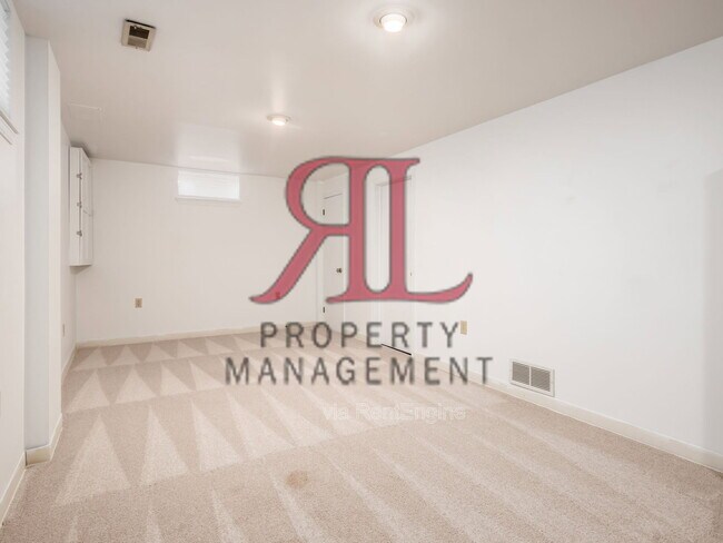 Building Photo - 362 W 4th Ave