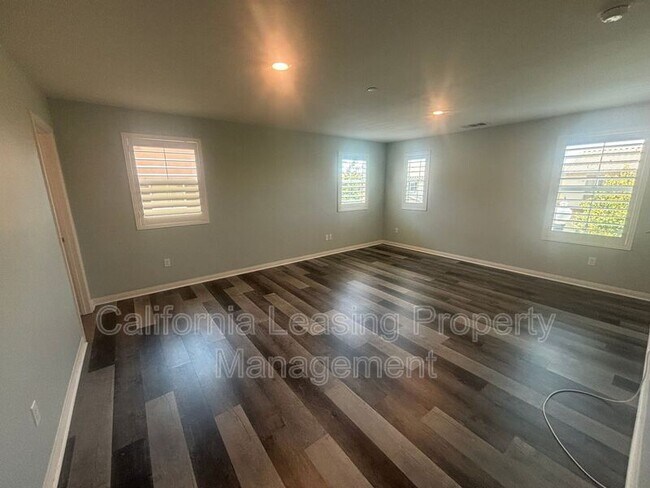 Building Photo - 27470 Poppy Ct