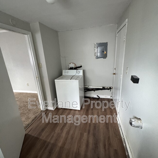 Building Photo - 4030 N Catherwood Ave