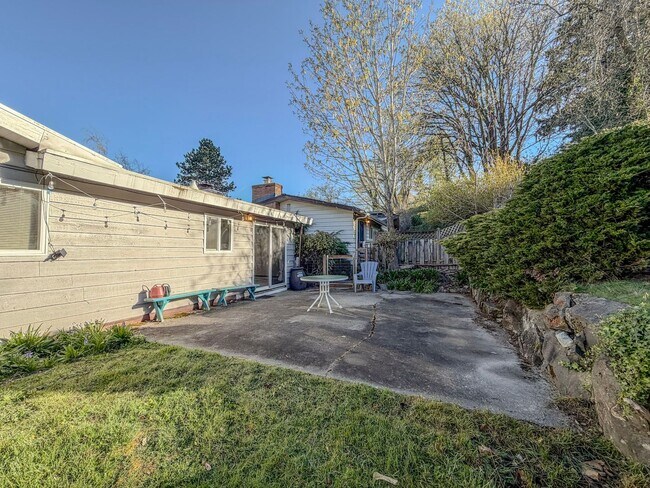 Building Photo - 3221340