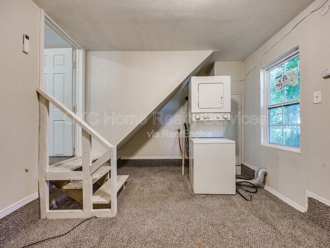 Building Photo - 3304 SE 19th St