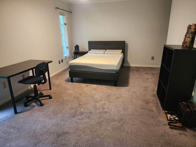 Building Photo - 250 S Estes Dr