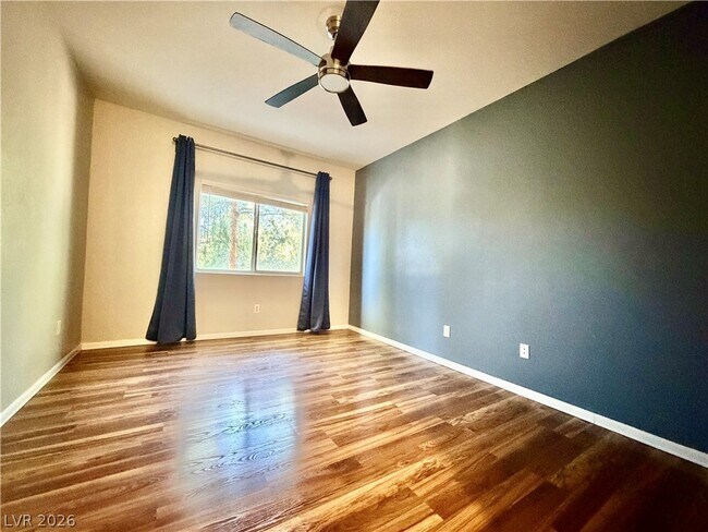 Building Photo - 5650 E Sahara Ave