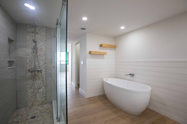 Building Photo - 3 Grove Isle Dr