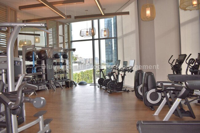 Building Photo - Koula 3/3/2, high flr. w/ Ocean & DH Views (Kakaako Area)