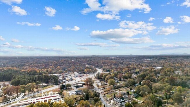 Building Photo - Townhomes at Humboldt Place- Fully renovated and move in ready 2 bedroom unit!