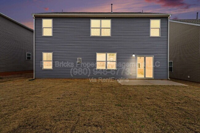 Building Photo - 136 Mdw Vw Dr