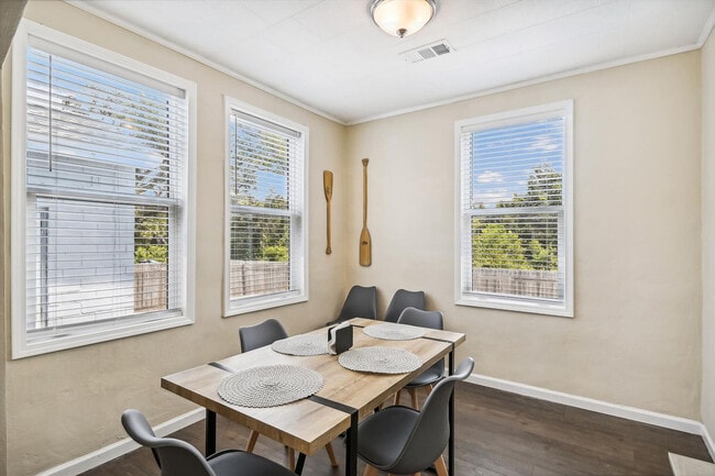 Building Photo - 300 Mercedes Ave