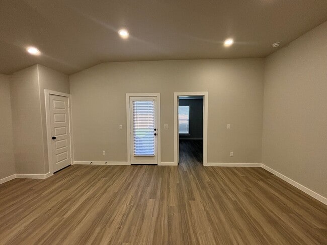 Building Photo - 3-Bedroom Home with Stylish Upgrades in Be...