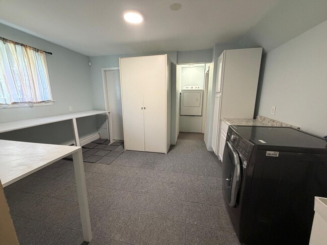 Building Photo - Spacious 5-Bedroom Home with Modern Features