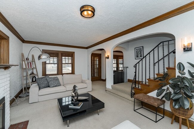 Building Photo - 3 Bed, 1.5 Bath Home for Rent – Historic S...