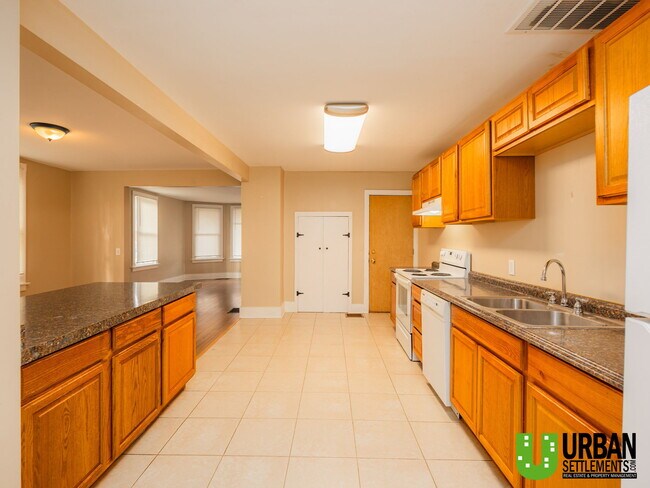 Building Photo - 1103 W Sinto Ave