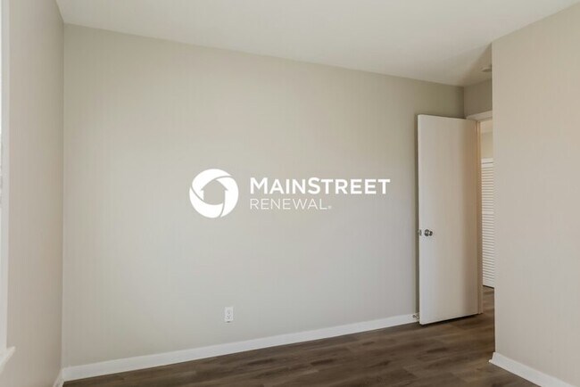 Building Photo - 3 Bedroom Pet-Friendly Home in OVERLAND PA...