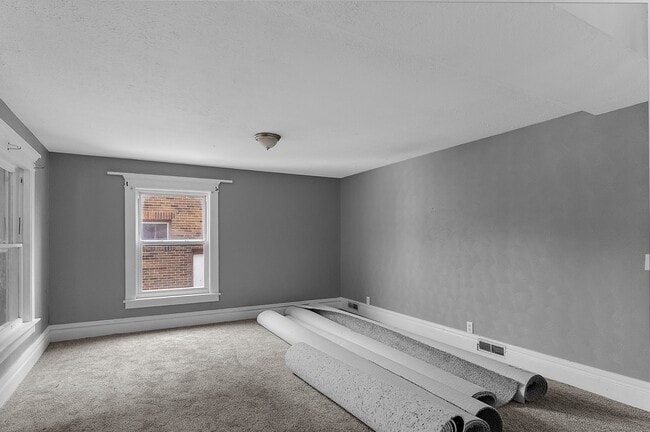 Building Photo - 404 N Bentley Ave