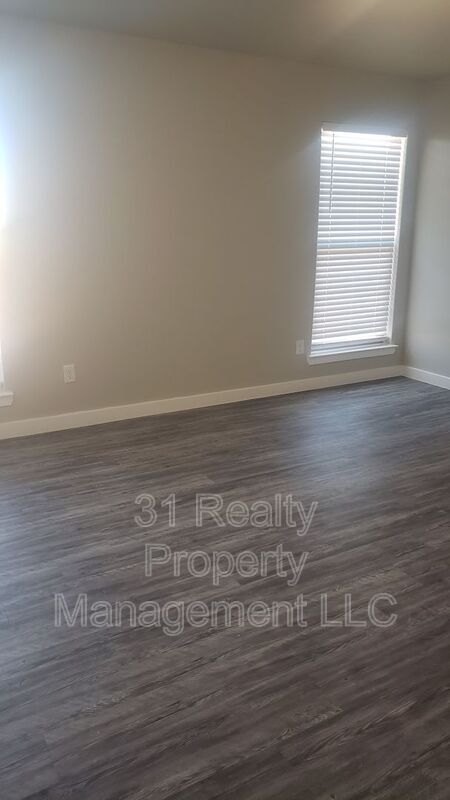 Building Photo - 6804 Lonesome Dove Ln