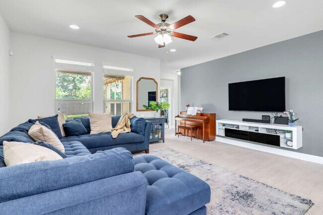 Building Photo - "Charming 3-Bedroom San Antonio Home with Granite Elegance - 1854 Sq Ft of Comfort!"