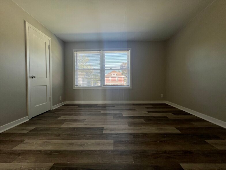 Building Photo - 124 Locust St