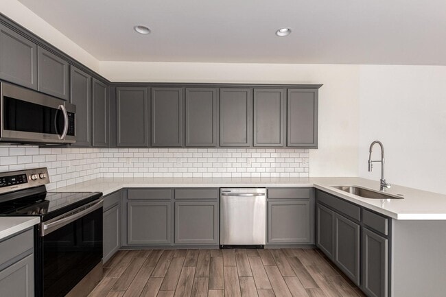 Building Photo - 5552 S Dillon