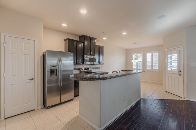 Building Photo - 14310 Silver Hollow Ln