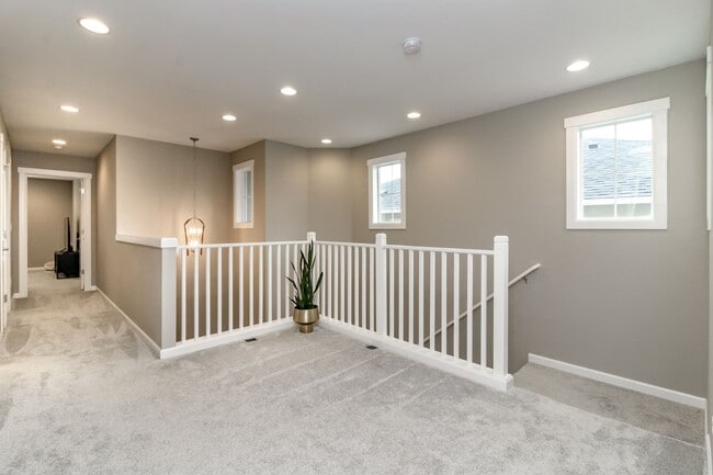Building Photo - Beautiful 3 Bedroom 2.5 Bathroom Property