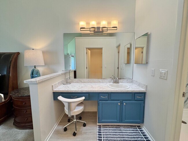 Building Photo - Winterset Condo with Gorgeous Sunset Views!