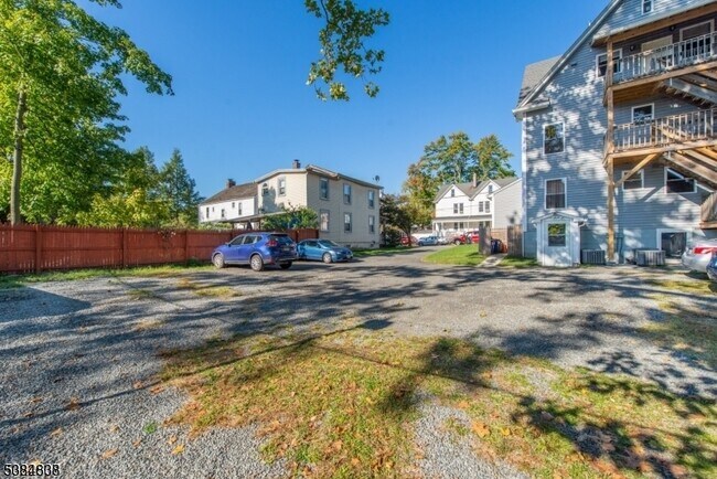 Building Photo - 15 Olyphant Pl