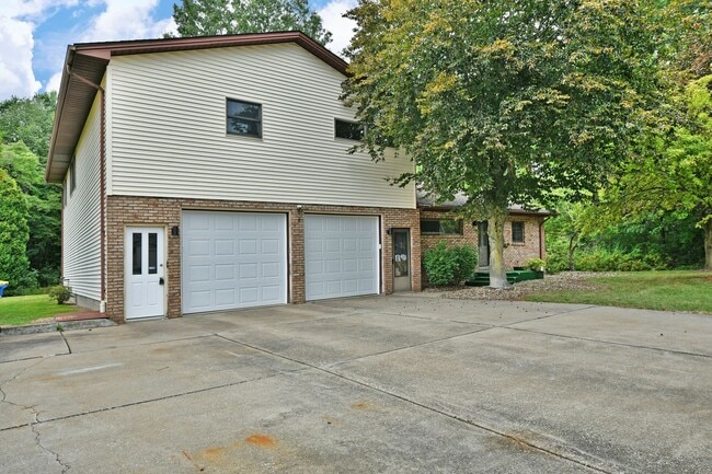 Building Photo - 920-922-922 Cynthia Ct