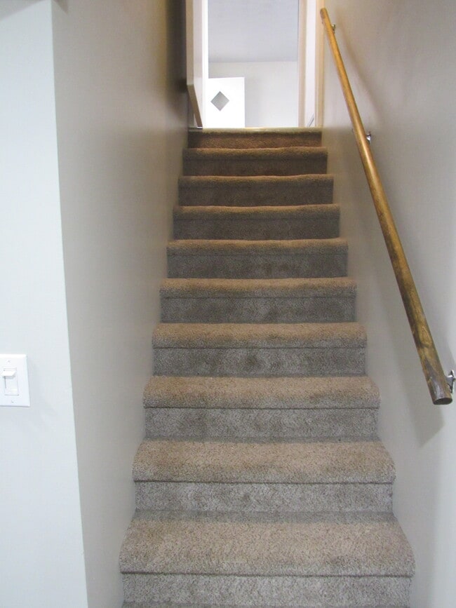 Building Photo - 5022 N Belmont Pl