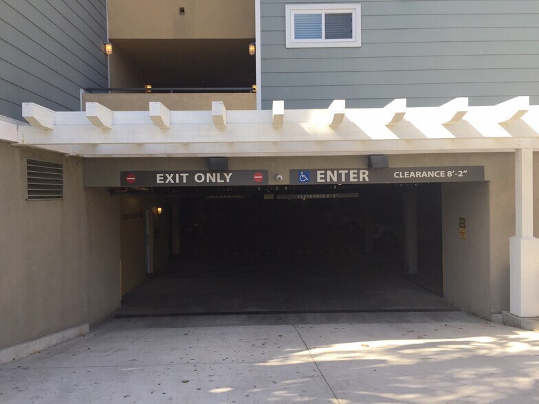 Parking garage entry - 2349 Jefferson St