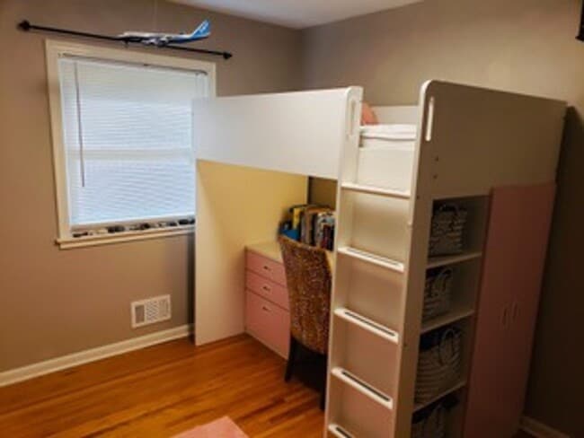 Building Photo - Stunning 4 bedroom rambler in beautiful Ro...