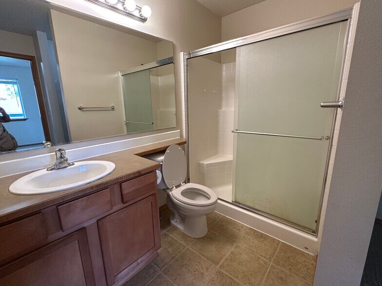 Building Photo - 1374 Kaleigh Ct