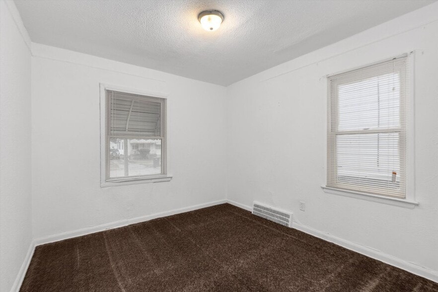 Building Photo - 12244 Woodmont Ave