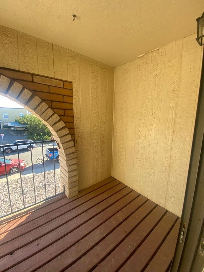 Building Photo - los-2940