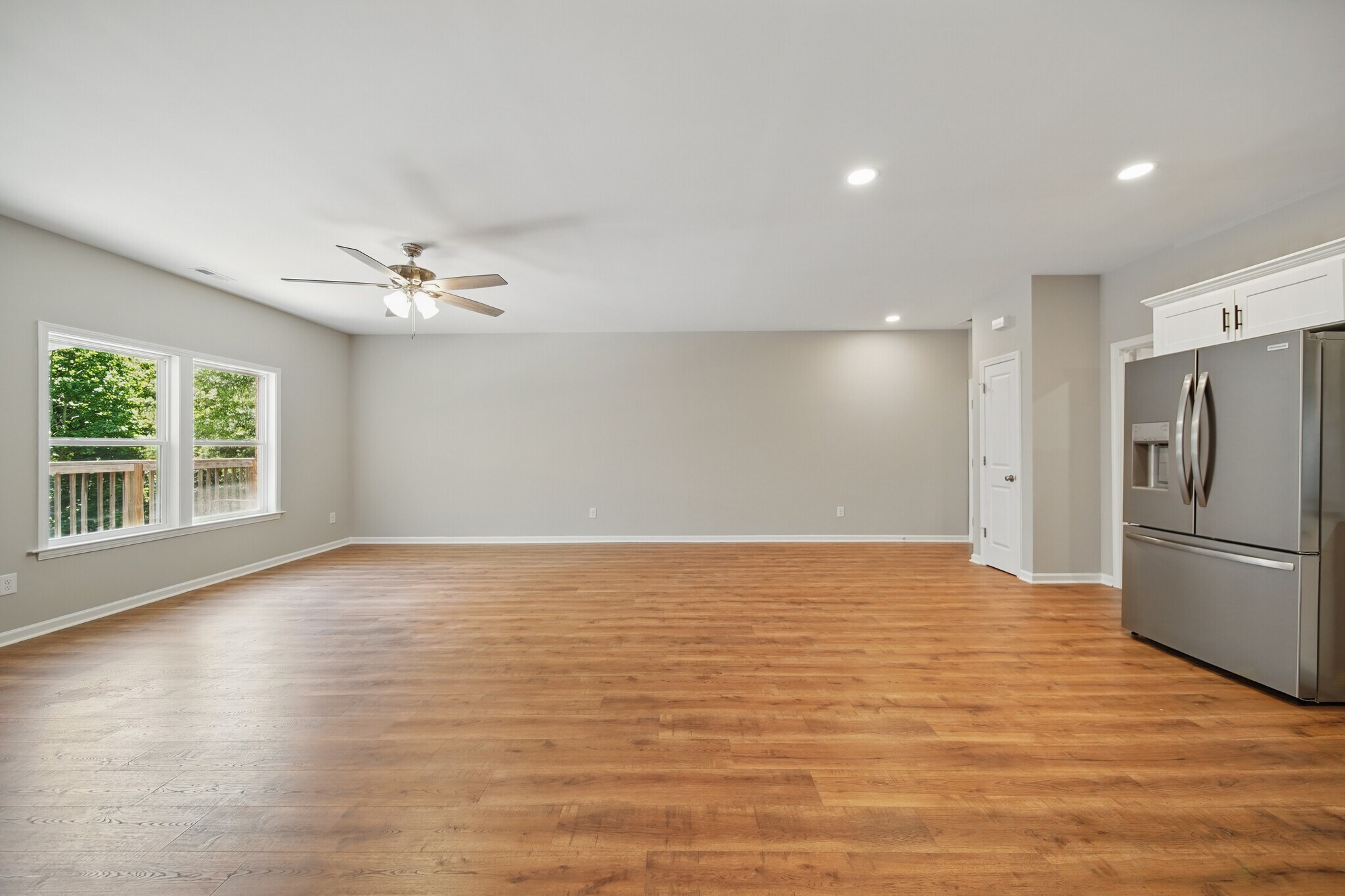 living room - 216 Legion Dr