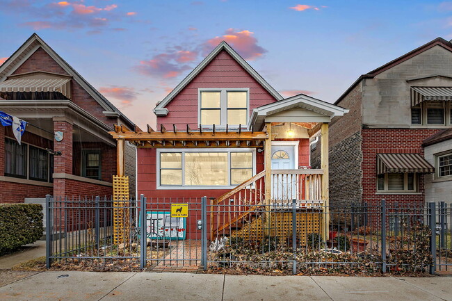 Primary Photo - 6069 N Ridge Ave