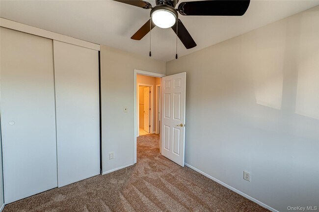 Building Photo - 213 Storm Dr