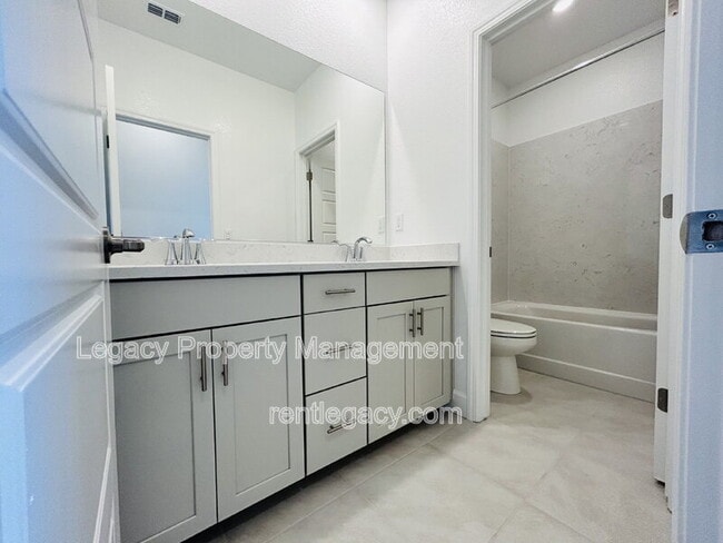 Building Photo - 4096 Azul Way