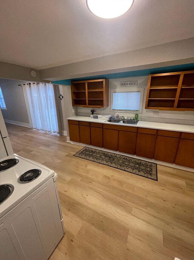 Building Photo - AVAILABLE AUGUST! - 2 Bed, 1 Bath Home In Superior!