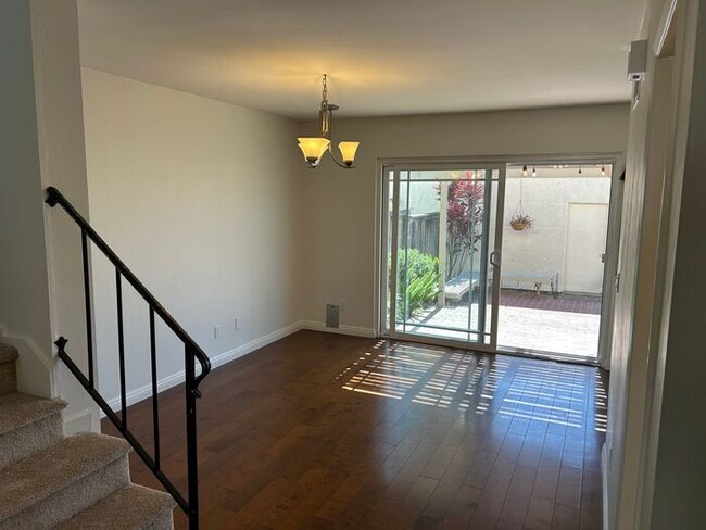 Building Photo - FANTASTIC 3BD TOWNHOUSE FOR LEASE!