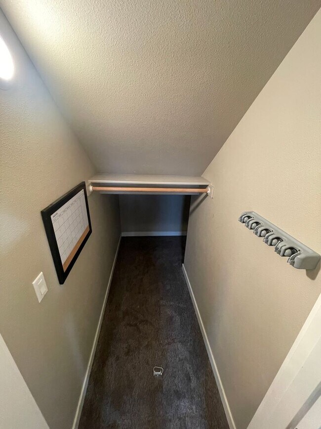 Building Photo - Beautiful 3 Bedroom on Large Corner Lot!