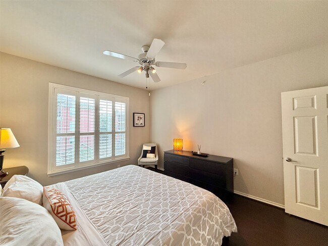 Building Photo - 2400 McCue Rd