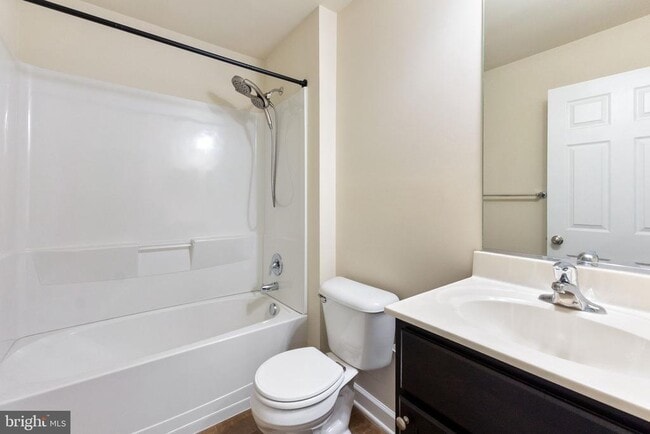 Building Photo - 555 English Oak Ln