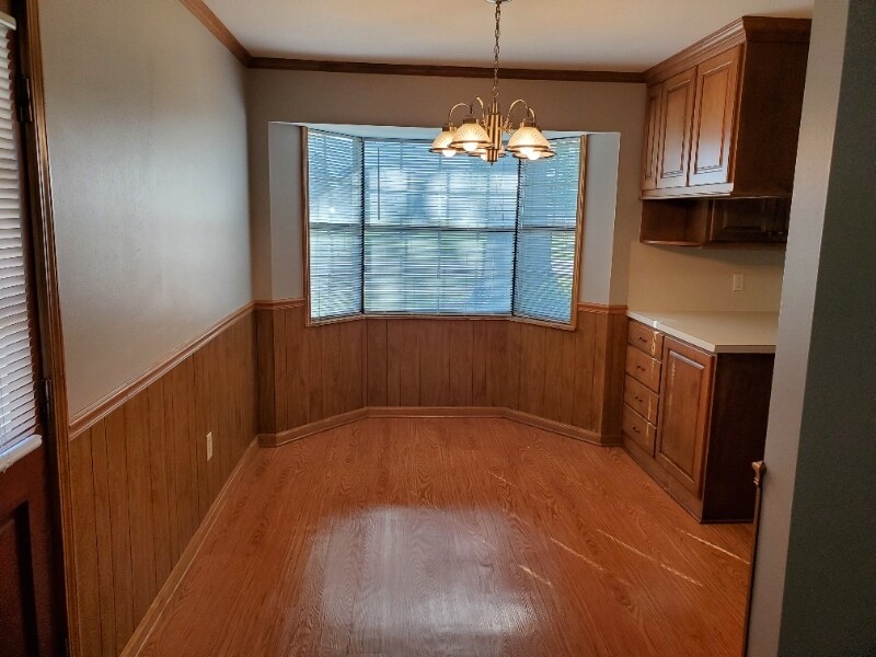 Building Photo - 302 Robbie St